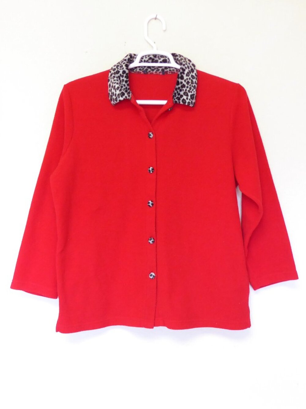 Red fleece long sleeve shacket with gray black faux fur leopard collar size XL